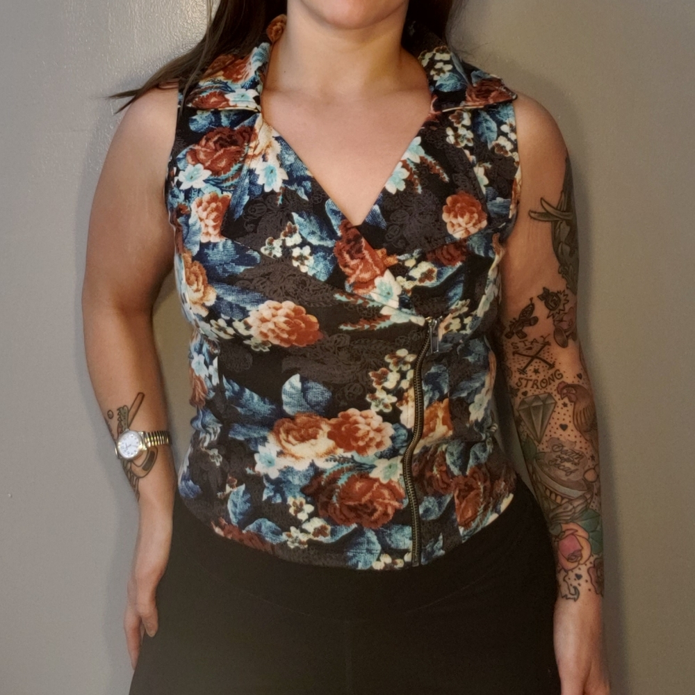 Floral Fashion Vest - Picture 2 of 2